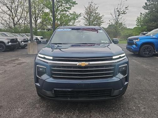 Lakeshore Blue Metallic 2025 Chevrolet Traverse LT