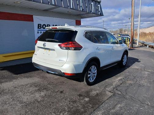 Pearl White Tricoat 2019 Nissan Rogue SV