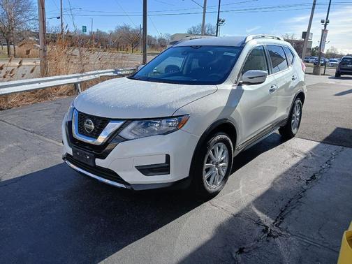 Pearl White Tricoat 2019 Nissan Rogue SV
