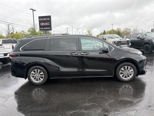 Midnight Black Metallic 2025 Toyota Sienna XLE