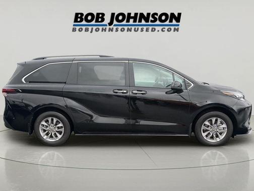 Midnight Black Metallic 2025 Toyota Sienna XLE