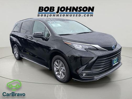 Midnight Black Metallic 2025 Toyota Sienna XLE