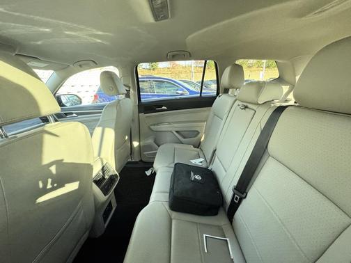 2022 Volkswagen Atlas 3.6L SE w/Technology