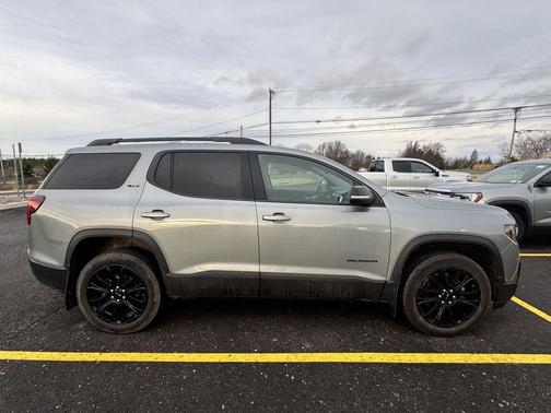 2023 GMC Acadia AWD SLT