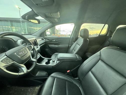 2023 GMC Acadia AWD SLT