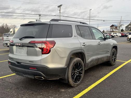 2023 GMC Acadia AWD SLT