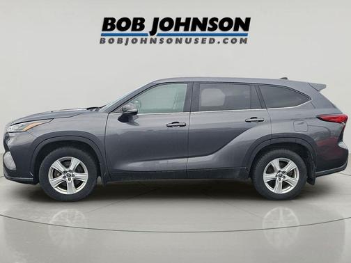 Magnetic Gray Metallic 2022 Toyota Highlander LE