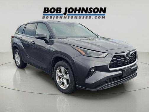 Magnetic Gray Metallic 2022 Toyota Highlander LE