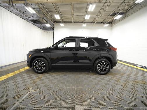 Mosaic Black Metallic 2024 Chevrolet Trailblazer LT