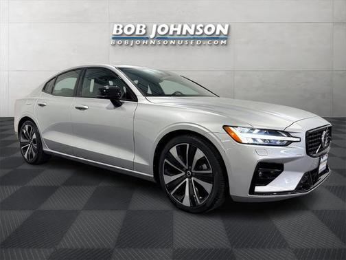2022 Volvo S60 T5 Momentum