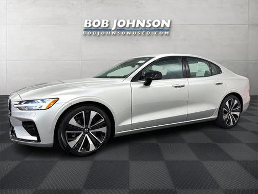 2022 Volvo S60 T5 Momentum