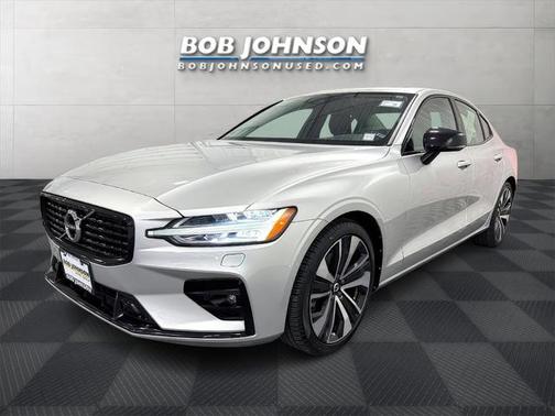2022 Volvo S60 T5 Momentum