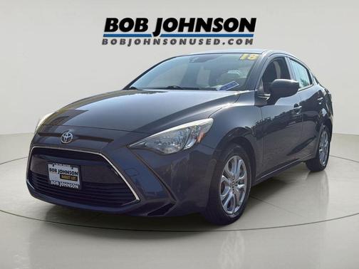 Graphite 2018 Toyota Yaris iA Base