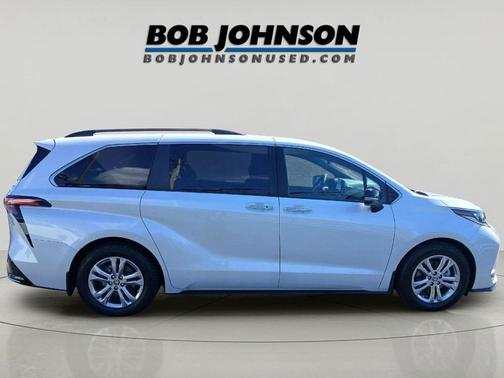 Wind Chill Pearl 2023 Toyota Sienna XSE 7 Passenger
