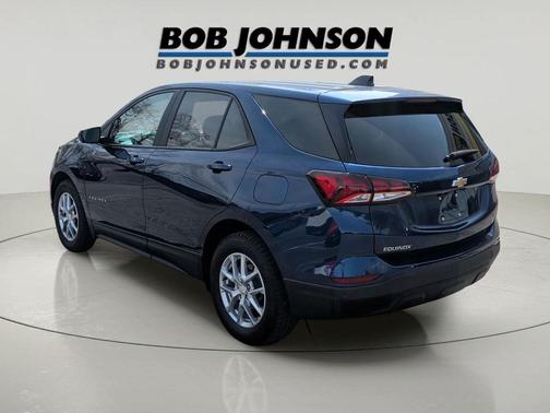 Blue Glow Metallic 2022 Chevrolet Equinox LS