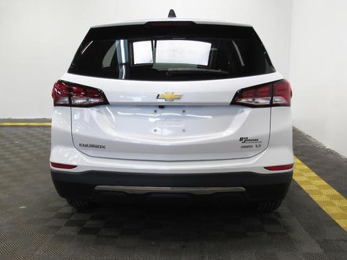 Iridescent Pearl Tricoat 2023 Chevrolet Equinox 1LT