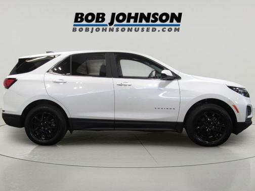 Iridescent Pearl Tricoat 2023 Chevrolet Equinox 1LT