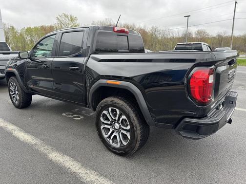 Onyx Black 2024 GMC Canyon AT4