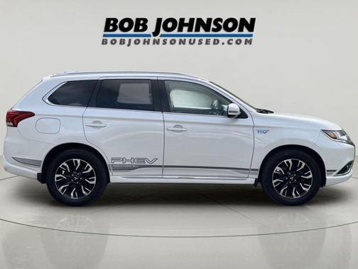 Diamond White Pearl 2018 Mitsubishi Outlander PHEV SEL