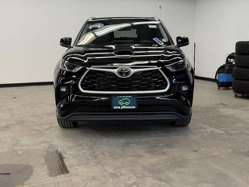 Midnight Black Metallic 2023 Toyota Highlander XLE