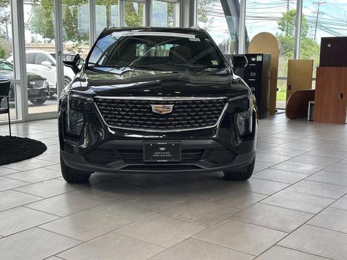 Stellar Black Metallic 2024 Cadillac XT4 Luxury