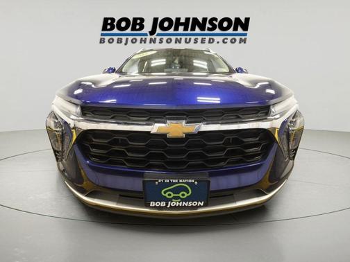 Blue Glow Metallic 2024 Chevrolet Trax LT