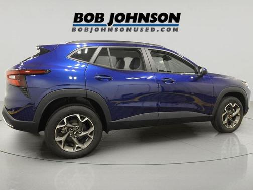 Blue Glow Metallic 2024 Chevrolet Trax LT