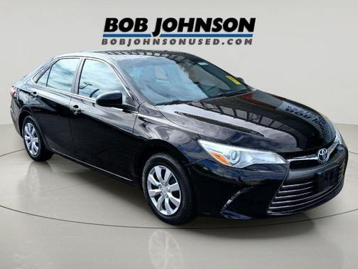 Midnight Black Metallic 2016 Toyota Camry XSE