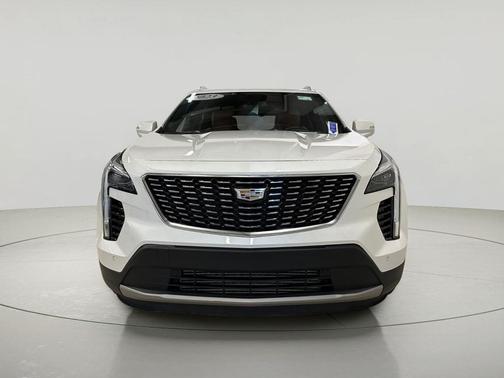 Crystal White Tricoat 2023 Cadillac XT4 Premium Luxury