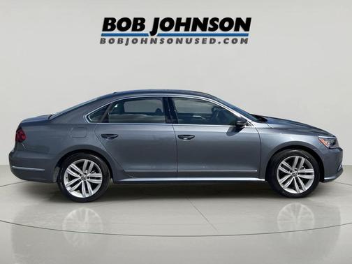 2018 Volkswagen Passat 2.0T SEL Premium