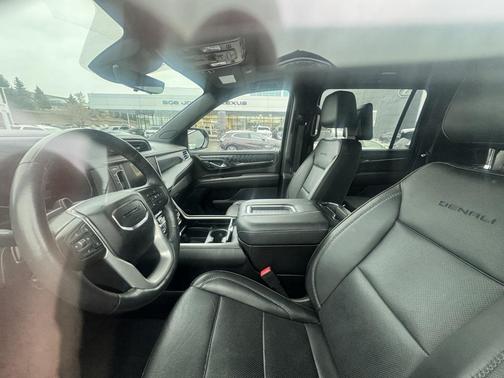 2023 GMC Yukon XL Denali