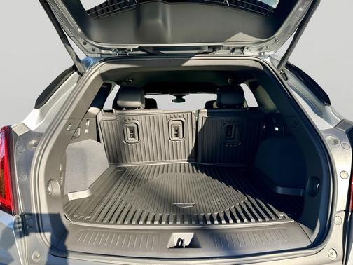 Argent Silver Metallic 2025 Cadillac XT5 Luxury