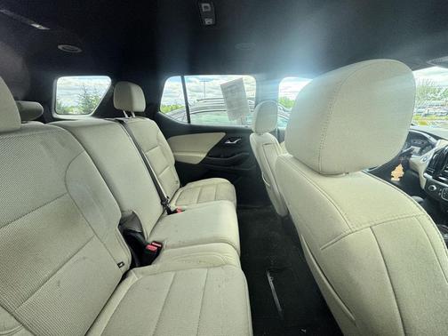 Summit White 2023 Chevrolet Traverse LS