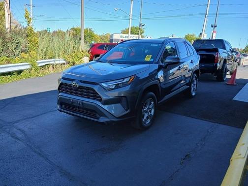 2022 Toyota RAV4 XLE
