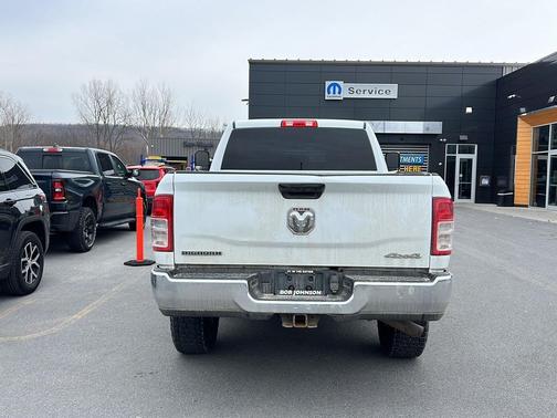 Bright White Clearcoat 2022 RAM 2500 Big Horn Crew Cab 4x4 6'4' Box