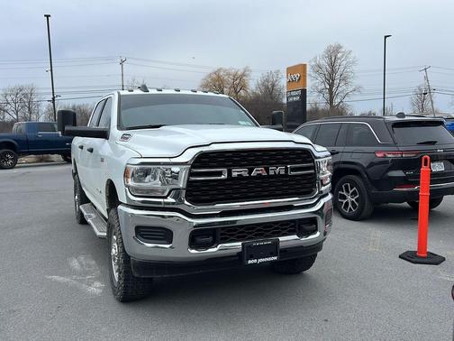 Bright White Clearcoat 2022 RAM 2500 Big Horn Crew Cab 4x4 6'4' Box