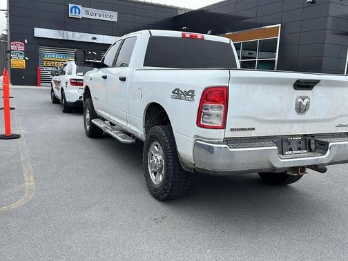 Bright White Clearcoat 2022 RAM 2500 Big Horn Crew Cab 4x4 6'4' Box
