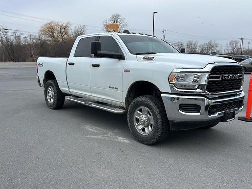 Bright White Clearcoat 2022 RAM 2500 Big Horn Crew Cab 4x4 6'4' Box