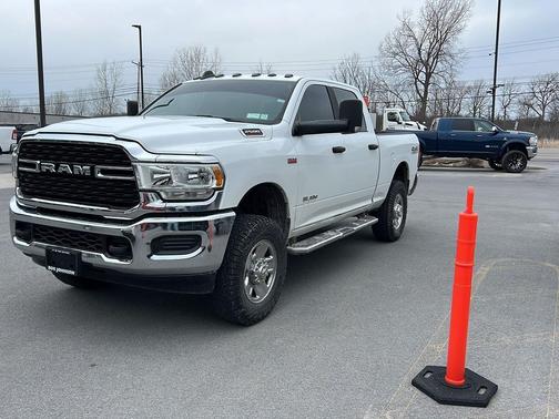 Bright White Clearcoat 2022 RAM 2500 Big Horn Crew Cab 4x4 6'4' Box