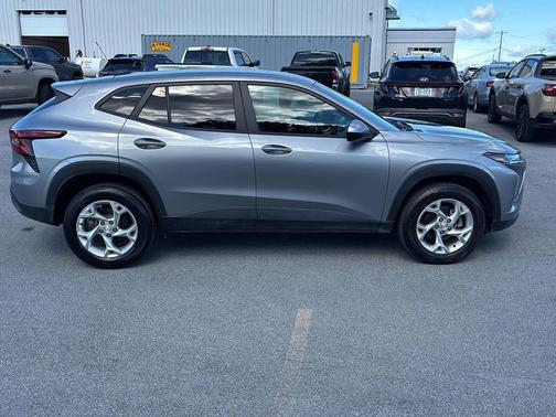 Sterling Gray Metallic 2025 Chevrolet Trax LS