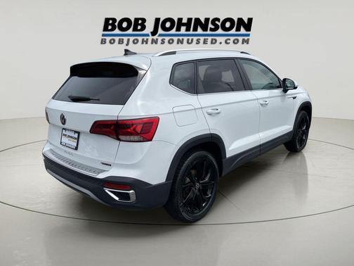 Pure White 2023 Volkswagen Taos 1.5T SE