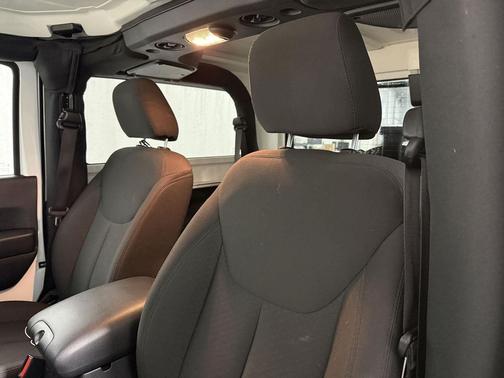 Bright White Clearcoat 2017 Jeep Wrangler Sport
