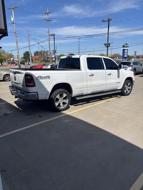 Ivory White Tri-Coat Pearlcoat 2019 RAM 1500 Laramie