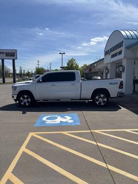 Ivory White Tri-Coat Pearlcoat 2019 RAM 1500 Laramie