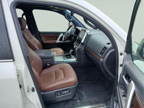 Blizzard Pearl 2016 Toyota Land Cruiser Base