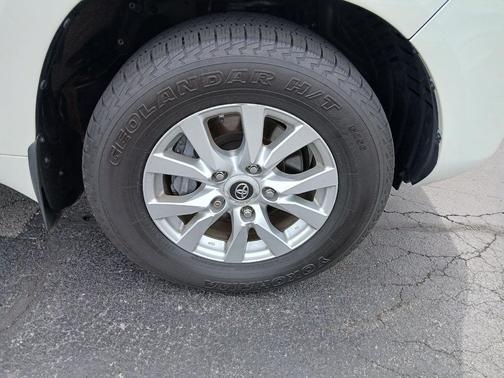 Blizzard Pearl 2016 Toyota Land Cruiser Base