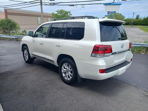 Blizzard Pearl 2016 Toyota Land Cruiser Base