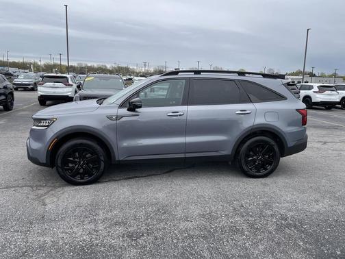 Everlasting Silver 2023 Kia Sorento S