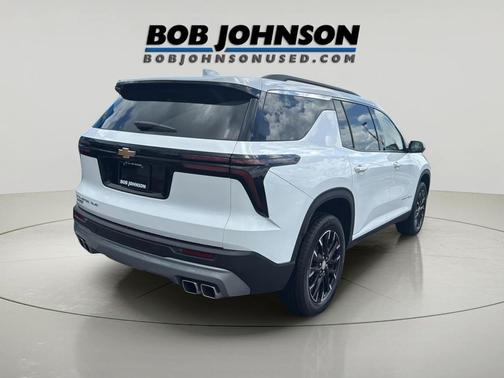 Summit White 2025 Chevrolet Traverse LT