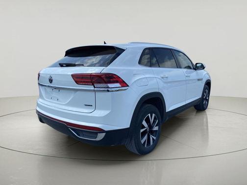 Pure White 2023 Volkswagen Atlas Cross Sport 2.0T SE
